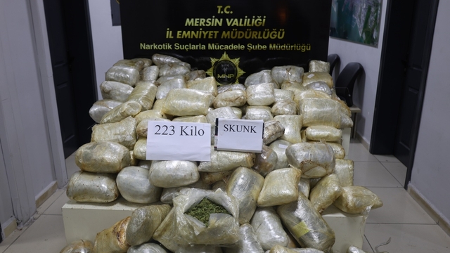 Mersin'de 223 kilogram skunk maddesi ele geçirildi
