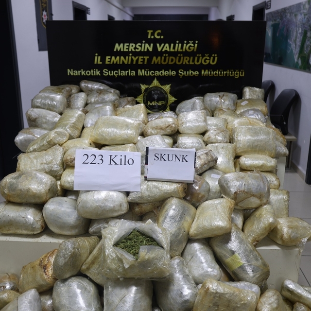 Mersin'de 223 kilogram skunk maddesi ele geçirildi