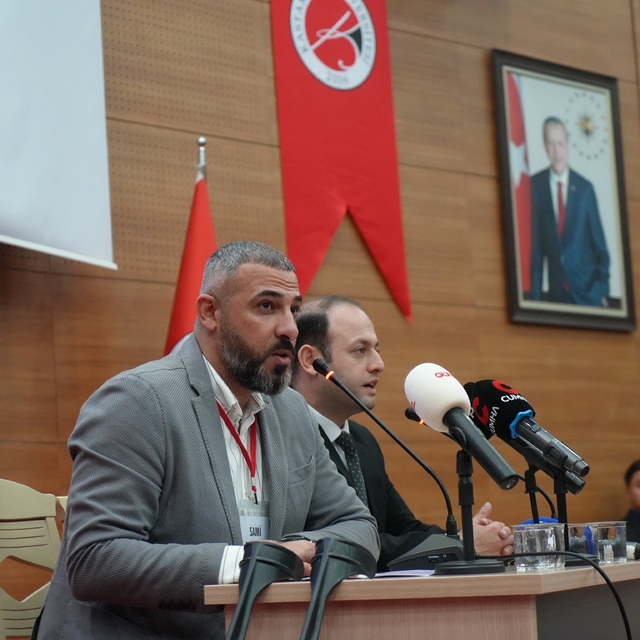 İsrail saldırısında bir bacağını kaybeden Filistinli gazeteci, Gazze'deki z...