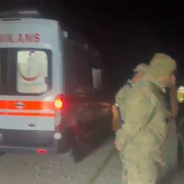 Ardahan'da kamyon devrildi: 1 ölü