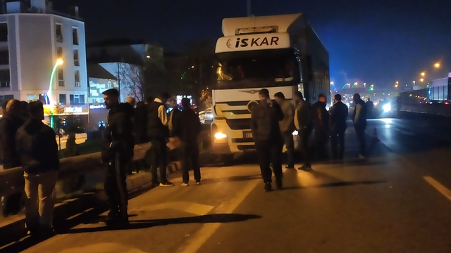 Kocaeli'de motosikletin yayaya çarptığı kazada 2 kişi öldü