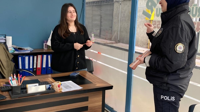 Salıpazarı'nda polis ekipleri KADES'i anlattı