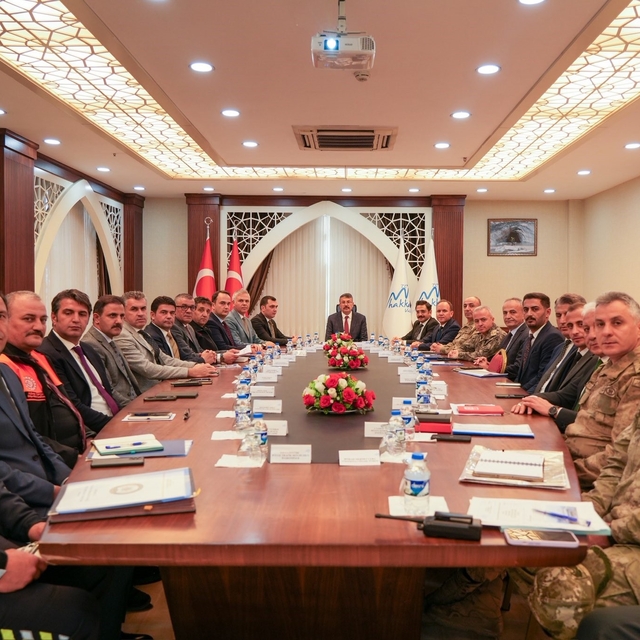 Hakkari'de karla mücadele değerlendirme toplantısı yapıldı
