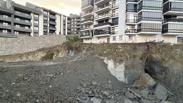 İnşaat alanında toprak kayması: 70 kişi evlerinden tahliye edildi