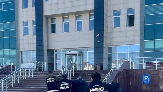 Kars'ta bir aparta uyuşturucu operasyonu