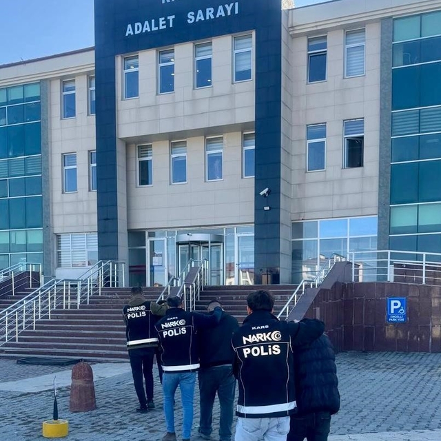 Kars'ta bir aparta uyuşturucu operasyonu
