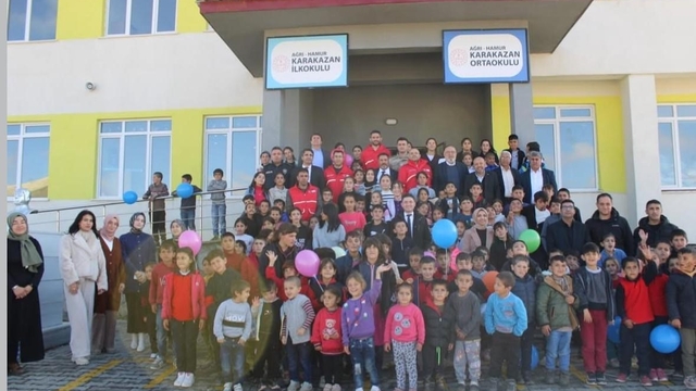 Hamur'da "Mutlu et, mutlu ol" projesi öğrencileri sevindirdi