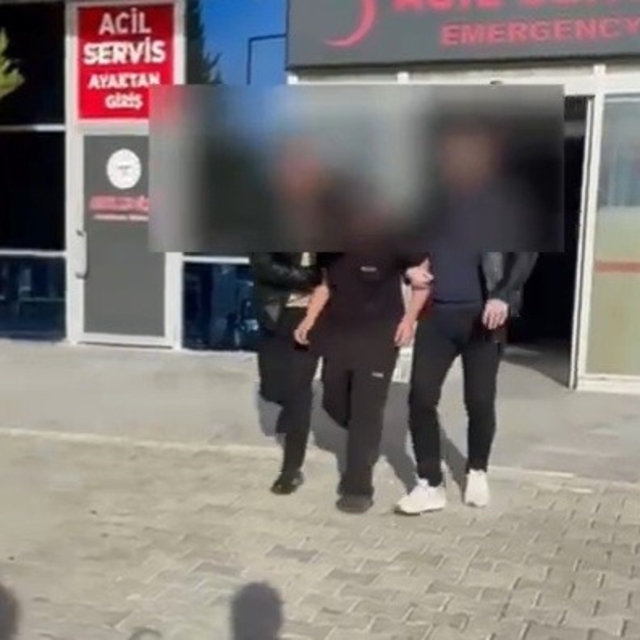 Tekirdağ'da Kur'an-ı Kerim'i ve bayrağı yakmak isteyen şahıs yakalandı