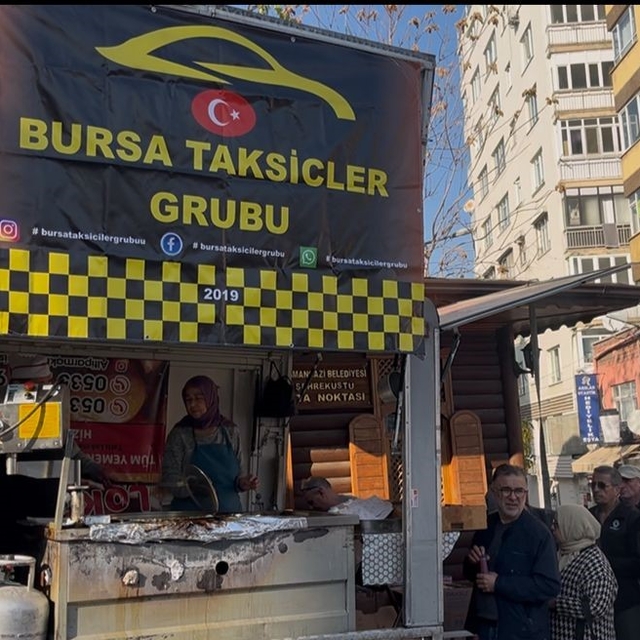 Bursa'da taksicilerden şehitler için anlamlı hayır