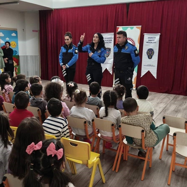 Polislerden öğrencilere güvenlik eğitimi