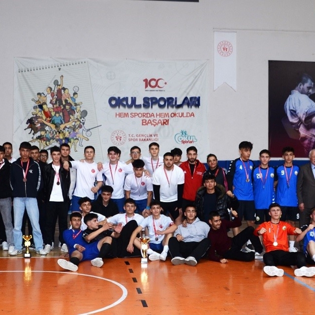 Kayseri Liseli Gençler Hentbol İlBirinciliği sona erdi