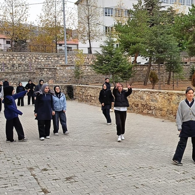 ERÜ'den Yahyalı'da 'Spor yap zinde kal' etkinliği