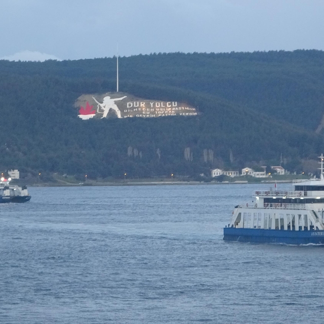 Gökçeada ve Bozcaada feribot seferlerine 'fırtına' engeli