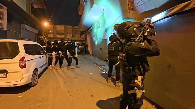Adana'da DEAŞ'ın uyuyan hücresine operasyon: 12 gözaltı