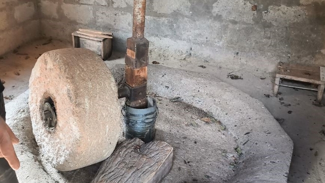 Ardanuç'ta 80 yıllık değirmen geleneksel yöntemlerle üretim yapıyor