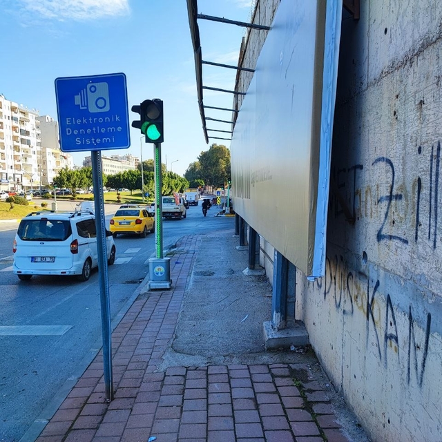 Adana'da engelli rampasına engel
Engelli rampasına belediye tarafından rekl...