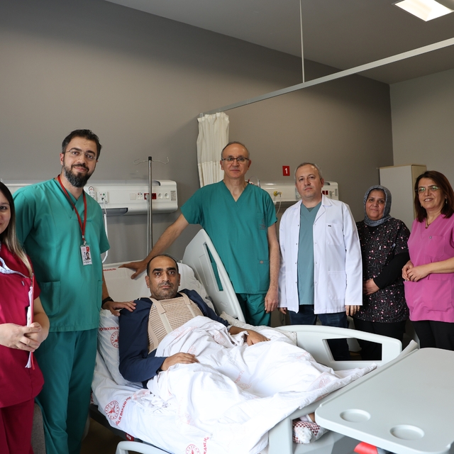 Depremden sonra yapılan hastanede 100'üncü açık kalp ameliyatı başarıyla ta...