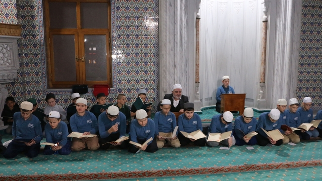 Of'ta vefat eden öğretmenler için hatmi şerif okundu