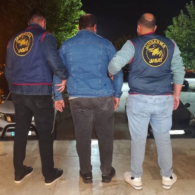 Sınava düzenekle girdi yakalandı