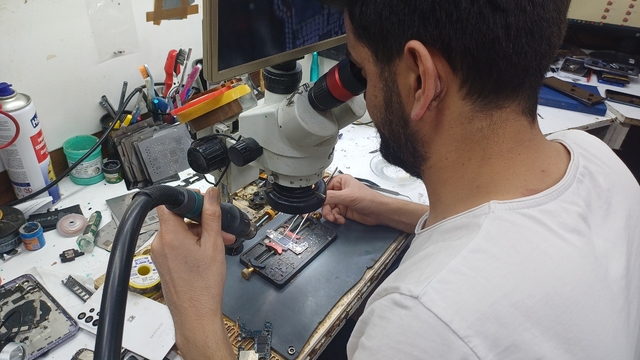 Yenilenmiş telefon sahte çıkabilir
Telefoncu Murat Güzer: "Yenilenmiş telefon toplama telefondur"