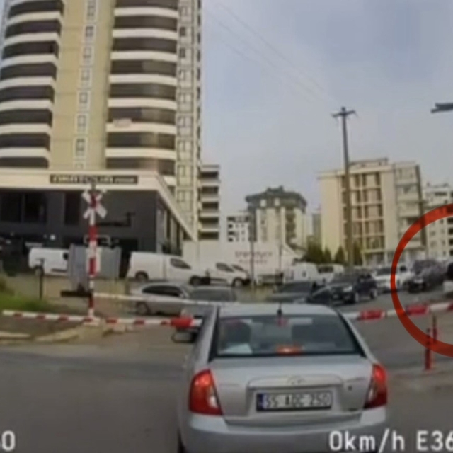 Tren yolu hattında trafik güvenliğini tehlikeye düşüren sürücüye ceza