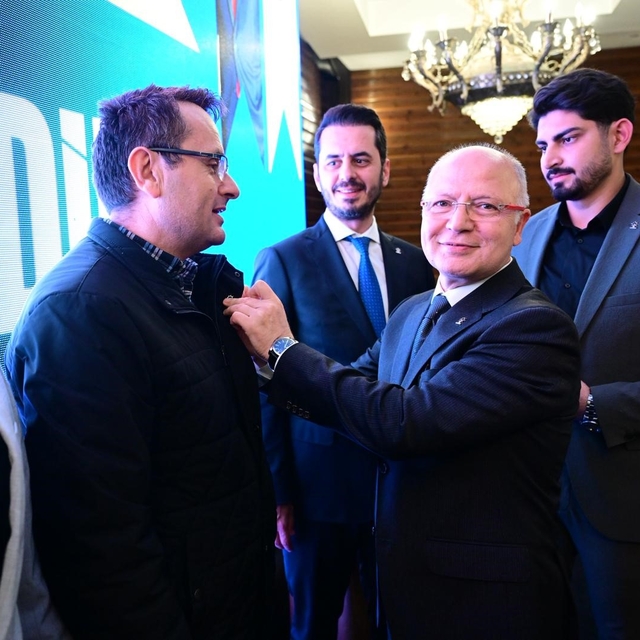 AK Parti Bursa'ya rekor yeni üye katılımı