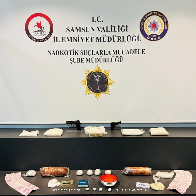 Narkotik polisi 'zula' evlerini çökertti