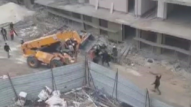 Ortalığın savaş alanına döndüğü kavga polisin havaya ateş açmasıyla son buldu