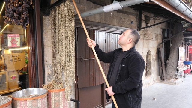 Gaziantep'te kışın vazgeçilmezi kuru bamya 2 bin TL'den tezgahta