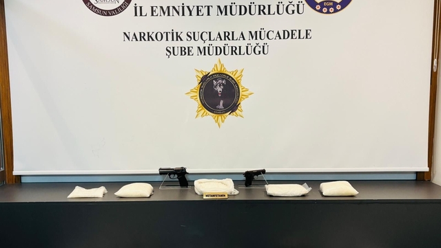 Narkotik polisi 'zula' evlerini çökertti