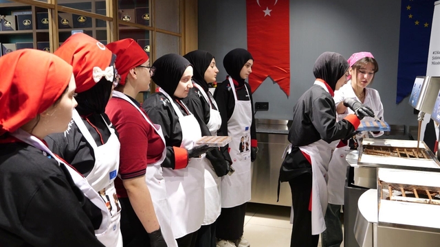 Trabzon'da "Hem Haklarımı Hem de Çikolata Yapmayı Öğreniyorum" etkinliği yapıldı