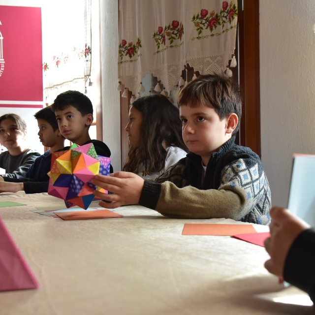 Çocuklar origami ile geometrinin dünyasını keşfetti