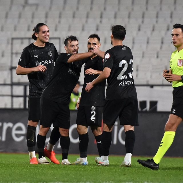 Manisa FK ilklerin peşinde