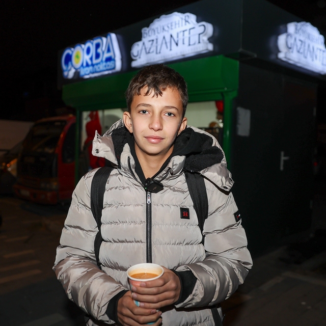 Gaziantep Büyükşehir, 39 noktada sabahı sıcak çorba ile karşılıyor