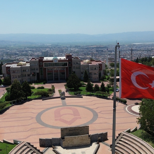 ADÜ Rektörü Kent: "ADÜ'nün geleceğini, üreten gençlerimizle birlikte inşa e...