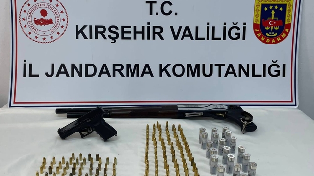 Kırşehir'de ruhsatsız av tüfeği, tabanca ve 159 fişek ele geçirildi
