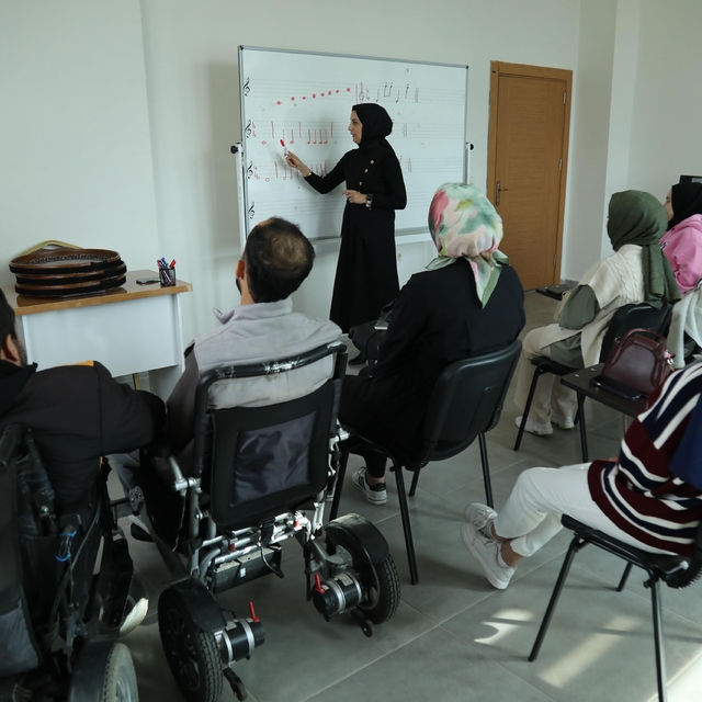 Engelsiz Yaşam Merkezi'nde dezavantajlı bireyler sosyal ve kültürel faaliye...