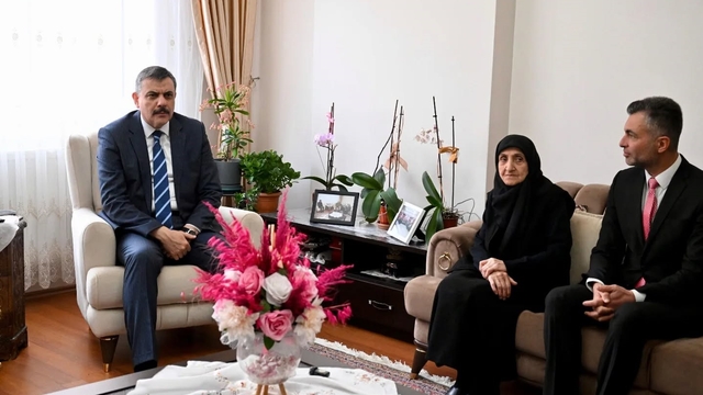 Vali Çiftçi'den şehit annesine vefa