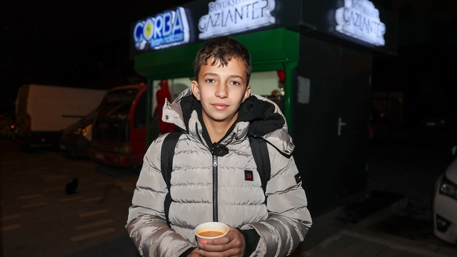 Gaziantep Büyükşehir, 39 noktada sabahı sıcak çorba ile karşılıyor