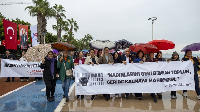 Mersin'de kadınlara yönelik şiddete karşı farkındalık etkinlikleri düzenlendi