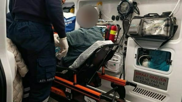 Ayvalık açıklarında rahatsızlanan şahıs sahil güvenlik tarafından tahliye edildi