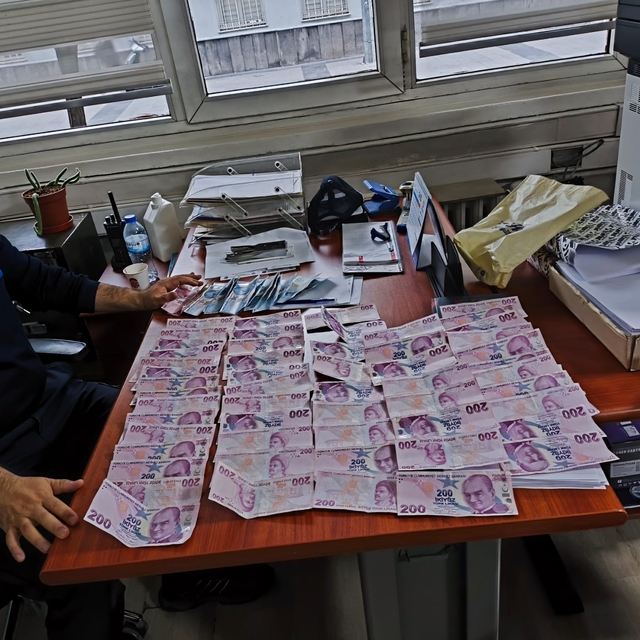 Büyükşehir Zabıta'dan dilencilere geçit yok: 12 bin 200 TL ele geçirildi