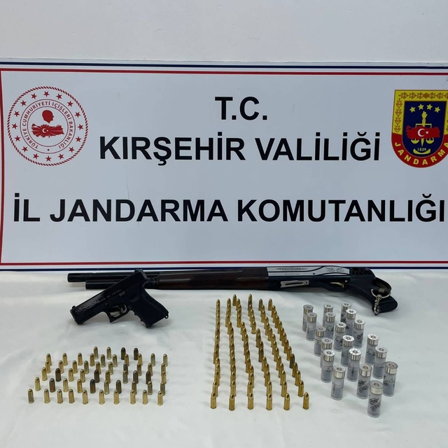 Kırşehir'de ruhsatsız silah operasyonu: 3 gözaltı