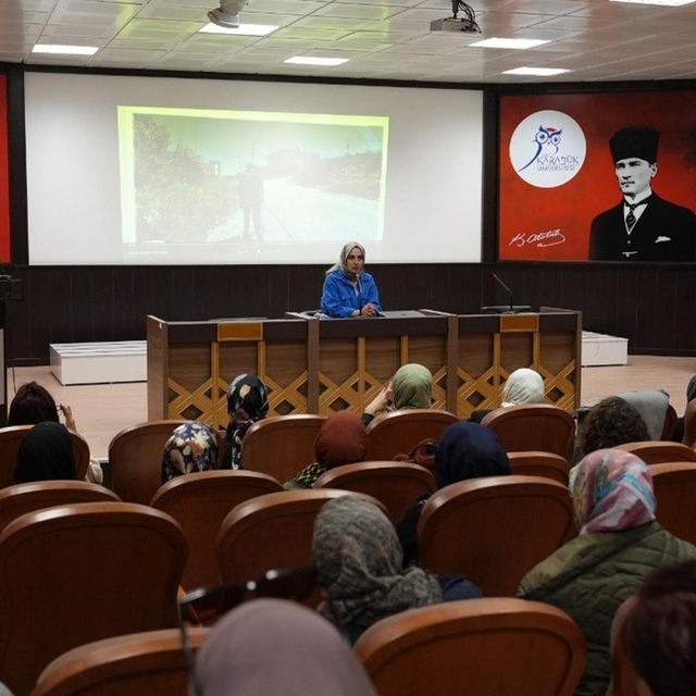 KBÜ'de 'Zeytin Ağacının Altında' belgeseli seyirciyle buluştu