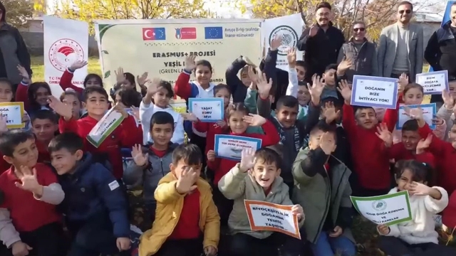 Iğdır'da "Yeşil diller" projesi kapsamında eğitim ve kuş gözlemi etkinliği