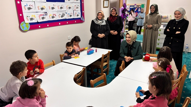 Vali eşi Berna Çiçek Kur'an Kursu'nu ziyaret etti