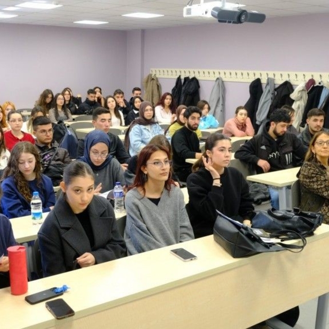 SBF'de "Yerel Yönetimlerde Sosyal Hizmet" semineri düzenlendi