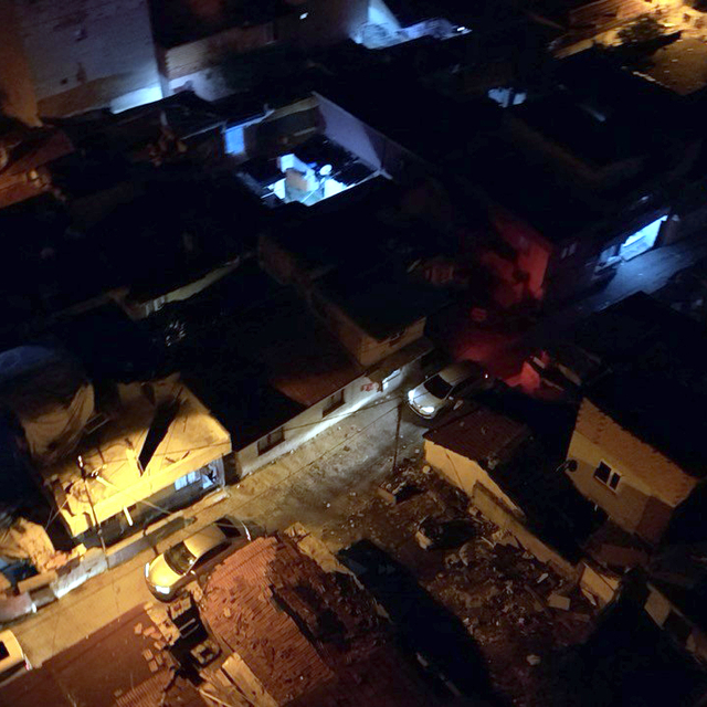 Tekirdağ'da asayiş olaylarıyla anılan mahalleye 700 polisle şafak operasyon...