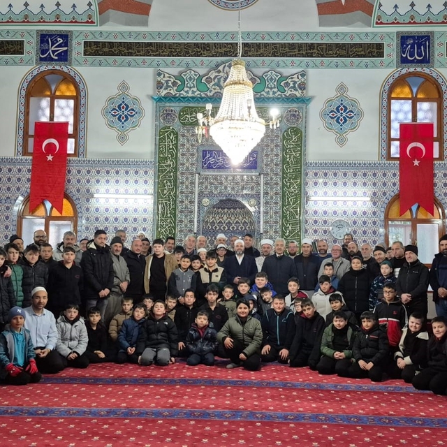 Kütahya Ahteri İmam Hatip Ortaokulu öğrencileri sabah namazında buluştu