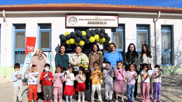 Minik çocuklara ağız ve diş sağlığı eğitimi